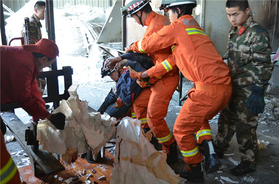 工人上半身卷入机台 当场死亡