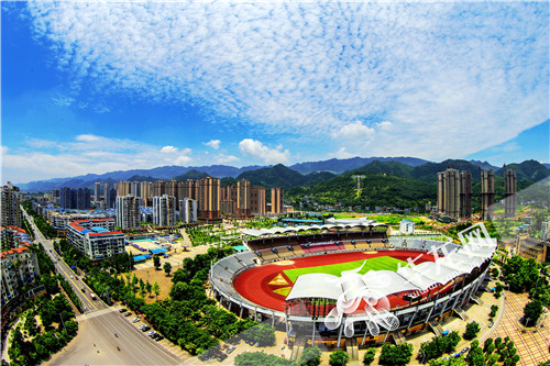 [新春走基层]高铁时代 垫江县的生态绿色崛起之路