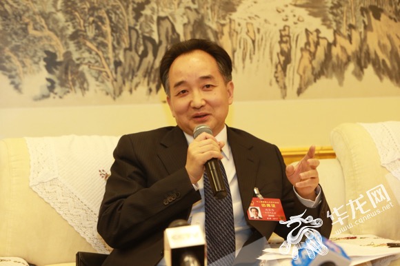 邀请两江新区管委会常务副主任汤宗伟,谢家湾小学校长刘希娅,重庆市