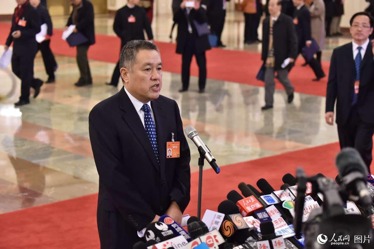 "杨晓渡在"部长通道"上这样说