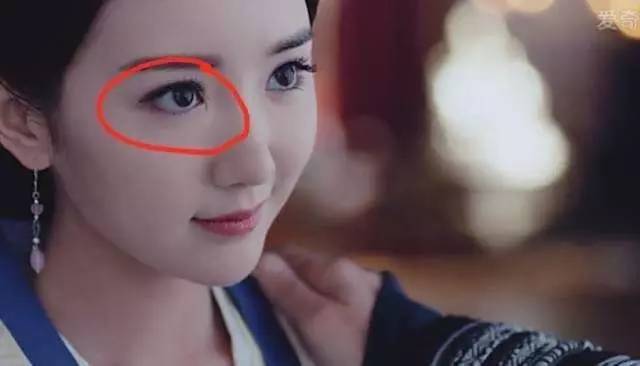 眼角开豁的女明星,心里真的苦.