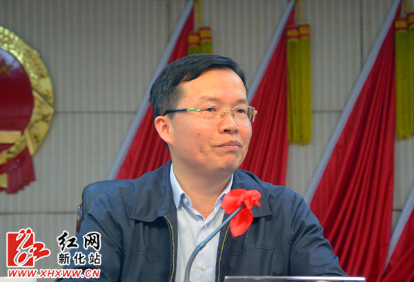 副县长,公安局局长李典芝作工作报告 红网新化县分站3月6日讯(分站