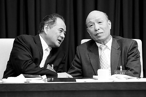 许世辉代表(左),陈国鹰代表马新岚代表(左),刘德章代表李川代表(左)