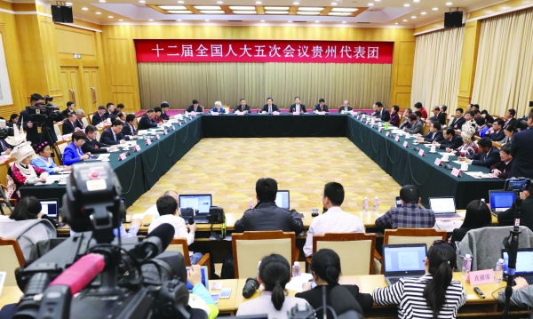 贵州代表团举行团组开放日活动 陈敏尔主持会议并发言