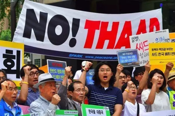 多数韩国人的逻辑是这样的:作为普通人,朴槿惠值得同情;正因为同情