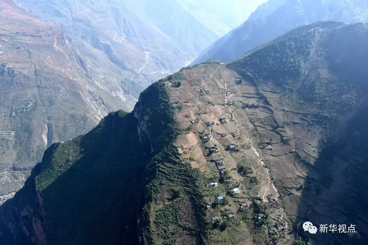 2016年10月22日航拍悬崖村2(宋明摄)