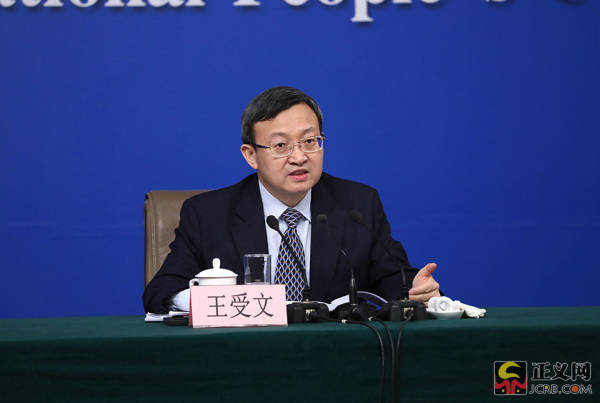 商务部部长钟山:让老百姓买得高兴,放心,实惠