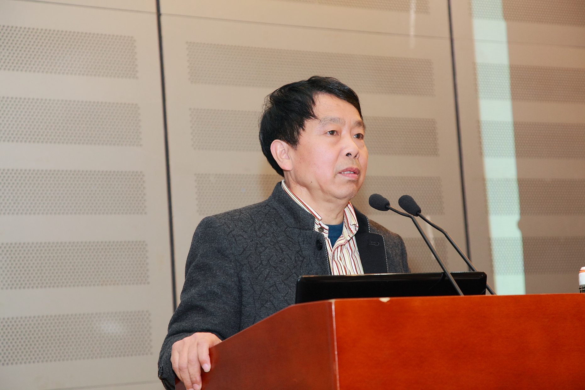 岳麓讲坛 | 陈飞虎讲述艺术的世界_新浪新闻