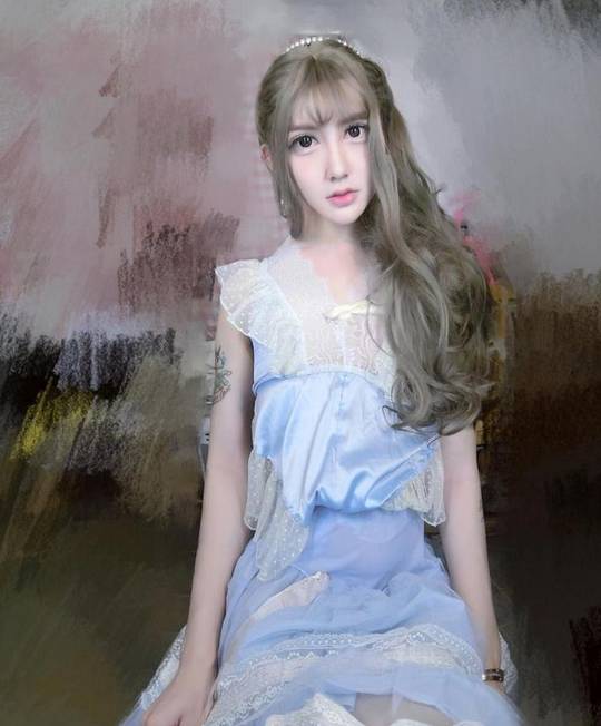 刘梓晨再放大招微博晒女装自拍网友竟然觉得挺美的