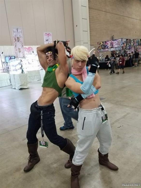 肌肉帅哥穿露背毛衣 一道沟壑审美彻底颠覆!要瞎了