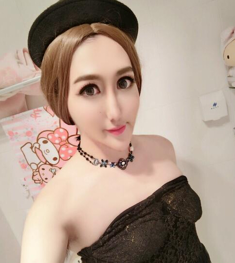 "蛇精男"男扮女装画风骤变 网友:觉得有点美