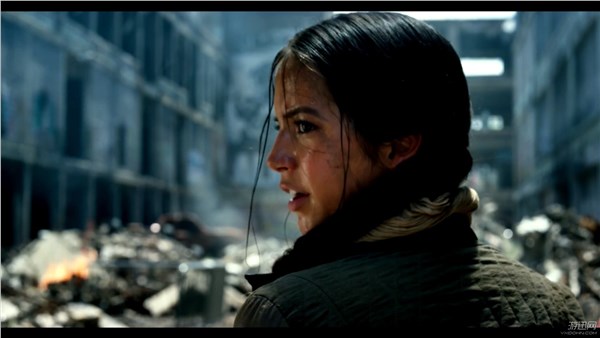 《变形金刚5》全新预告 小萝莉伊莎贝拉非常英勇