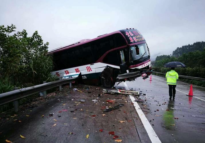 岑溪车祸最近事件图片