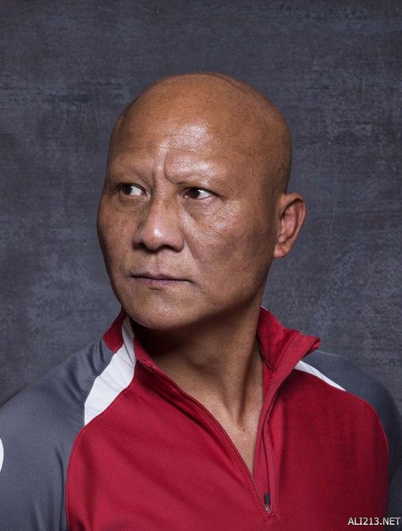 计春华满脸煞气 李连杰粉嫩帅气!荧幕十大硬汉光头