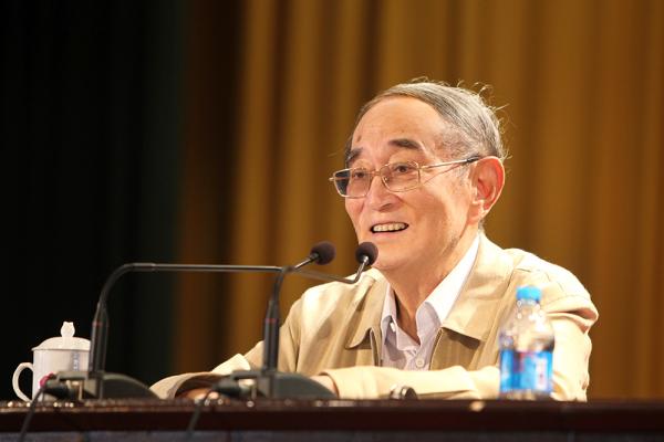 厉以宁:高房价由市场来定 平价房政府来解决