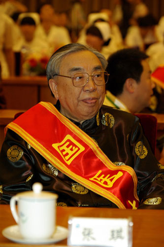 悬壶济世75载 学高身正医之大者——记