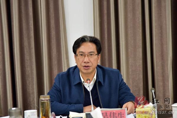 颜伶俐)3月21日,湖南省衡东县委书记吴伟生主持召开2017年第8次县委