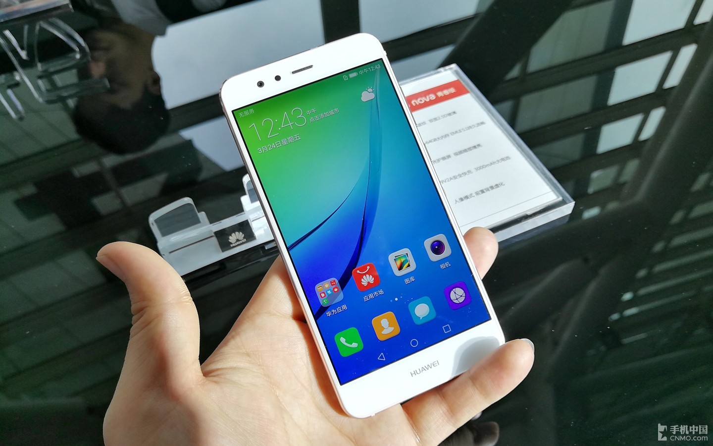 华为nova青春版高清图赏 水波纹设计美翻