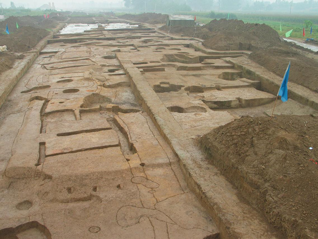 南京博物院藏良渚早期镯式玉琮,1977年吴县张陵山出土