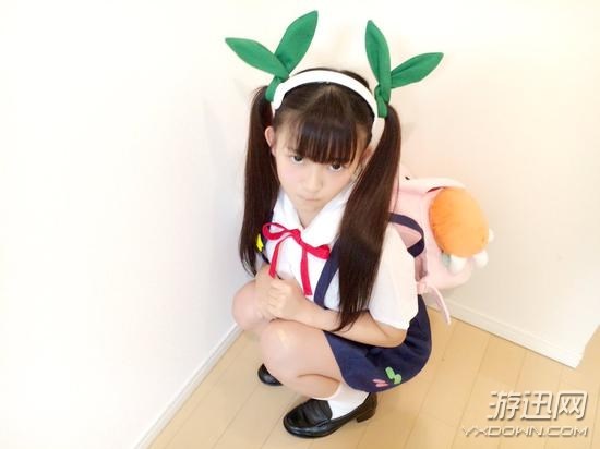很多妹子也cos过她,比如"合法萝莉"长泽茉里奈,背上可爱的小学生书包