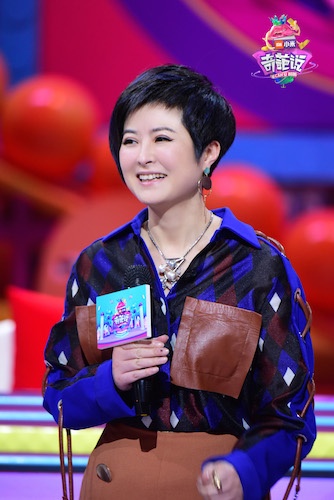 张泉灵穿睡衣录《奇葩说》 感叹:我原来是个正经人