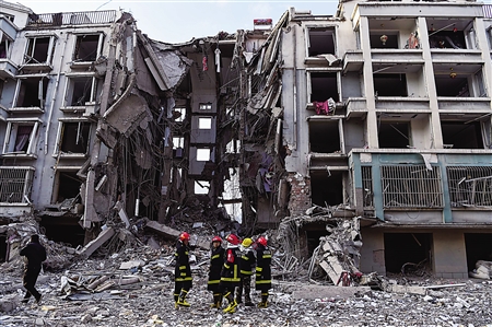 包头居民楼天然气爆炸 单元整体塌陷 3人死亡