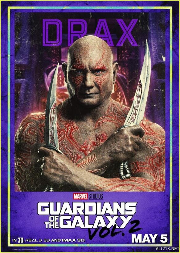 《银河护卫队2》复古式人物海报 树精宝宝挥手卖萌!