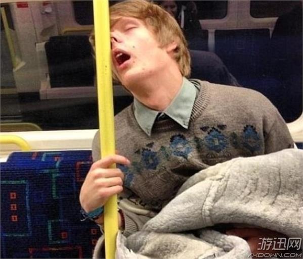 任何地形都无法阻止我睡觉!这些人才是真正的睡神