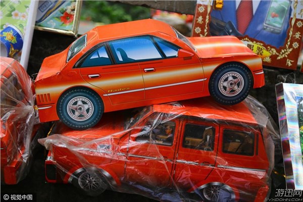 烧纸钱,烧房子已经过时了!各地清明节祭品又出新花样