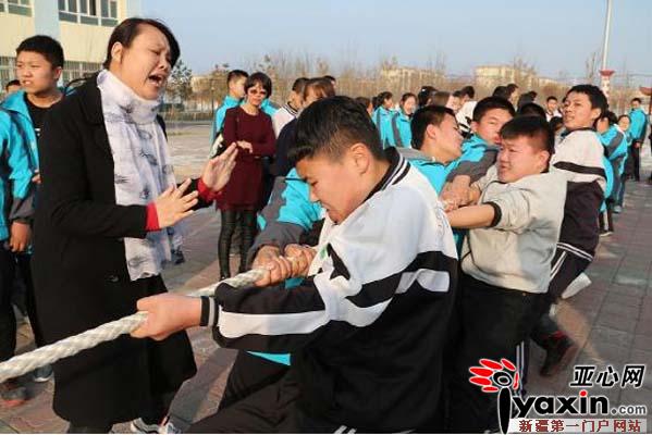 新疆沙湾三中举行民族团结一家亲拔河比赛