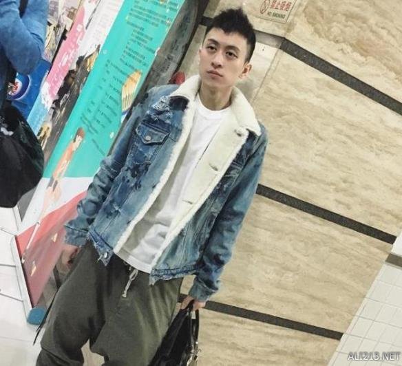 前king战队老板豪车竟然比王思聪还多?法拉利变废铁毫不心疼!