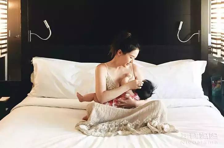 如果你家宝贝还没断奶,一定别忘了留下一张美美的哺乳照,以纪念你们最