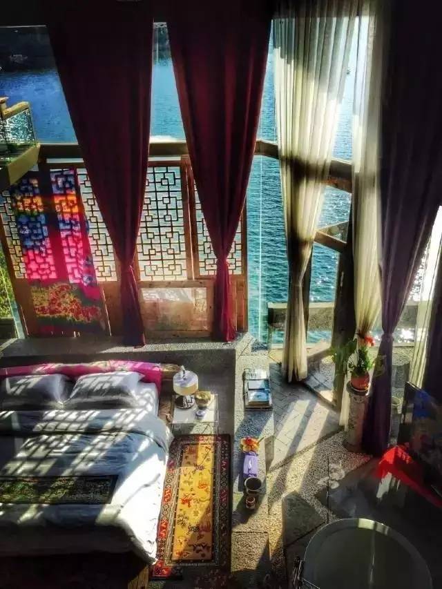 鲁豫探访杨丽萍私宅月亮宫被美哭她60岁无婚无子却凤凰涅盘活成人间