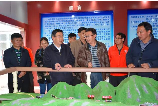 罗杰调研丽香铁路丽江段建设情况