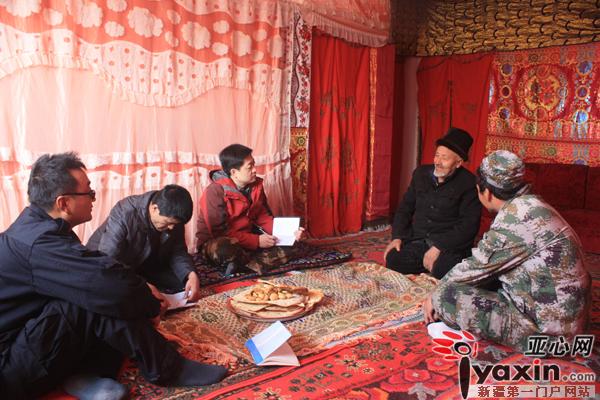 新疆兵团驻三师东风农场"访惠聚"工作组多种形式访民情