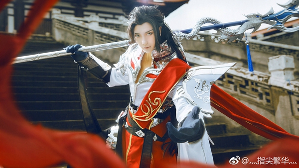 剑网3天策cos欣赏发现一枚帅气的军爷