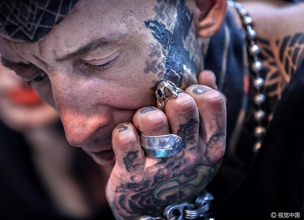酷弥勒佛也能纹头顶纹身爱好者上演疼痛艺术