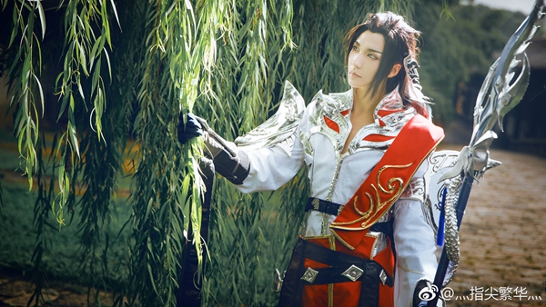 剑网3天策cos欣赏发现一枚帅气的军爷