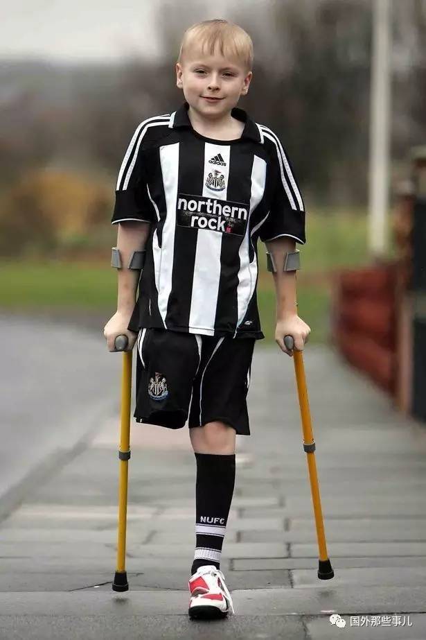 的父母看到了纽卡斯尔联队发布的广告,它们将会为残疾人开设足球课程