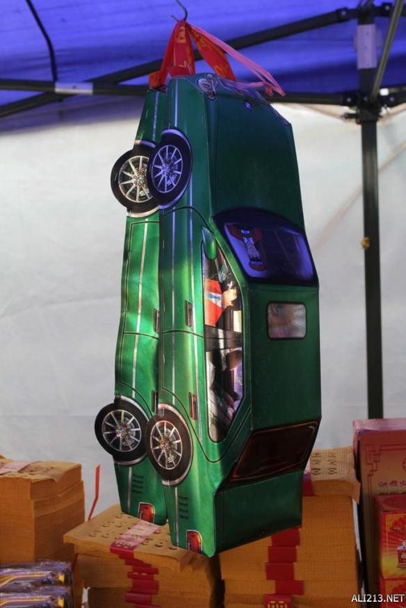 2017年3月26日,安徽省淮北市,高仿各类货币的冥币.