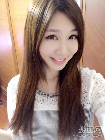台湾嫩模沉迷《游戏王》 晒私房照询问最经典台词(图)