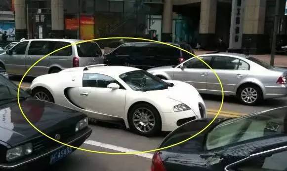 中国首辆上牌的“布加迪威龙”现身上海