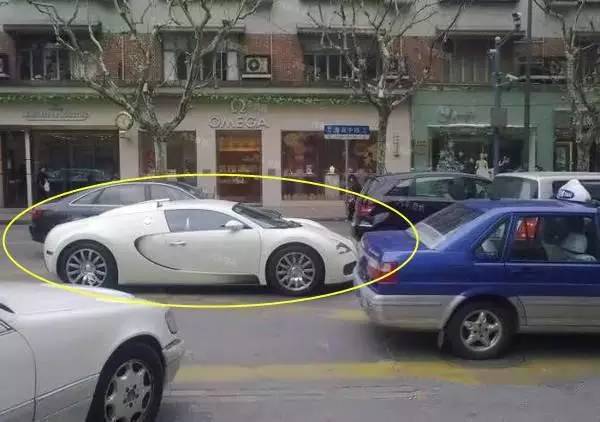 中国首辆上牌的“布加迪威龙”现身上海