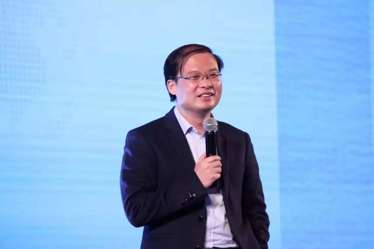 上的报道,演讲者来自盛初集团董事长王朝成