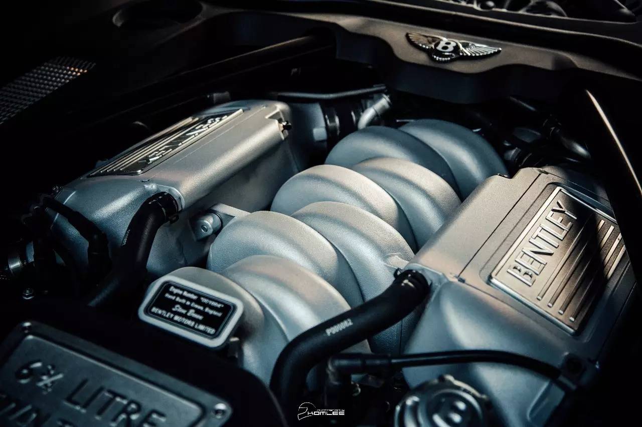 什么年代了，还玩V8T？丨小聚