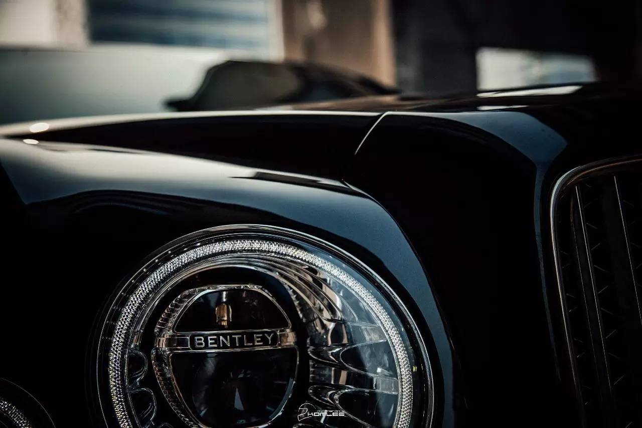 什么年代了，还玩V8T？丨小聚