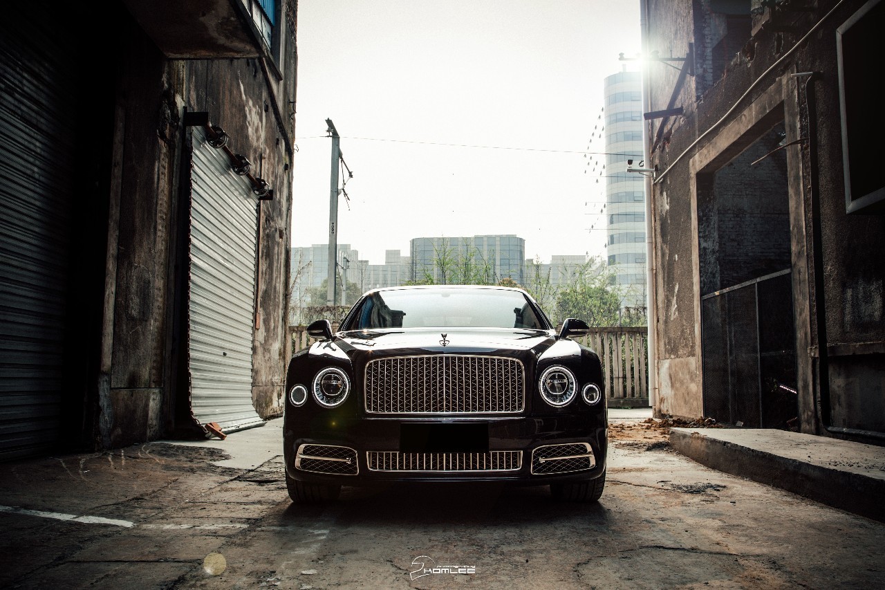 什么年代了，还玩V8T？丨小聚