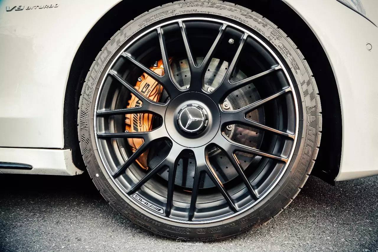 什么年代了，还玩V8T？丨小聚