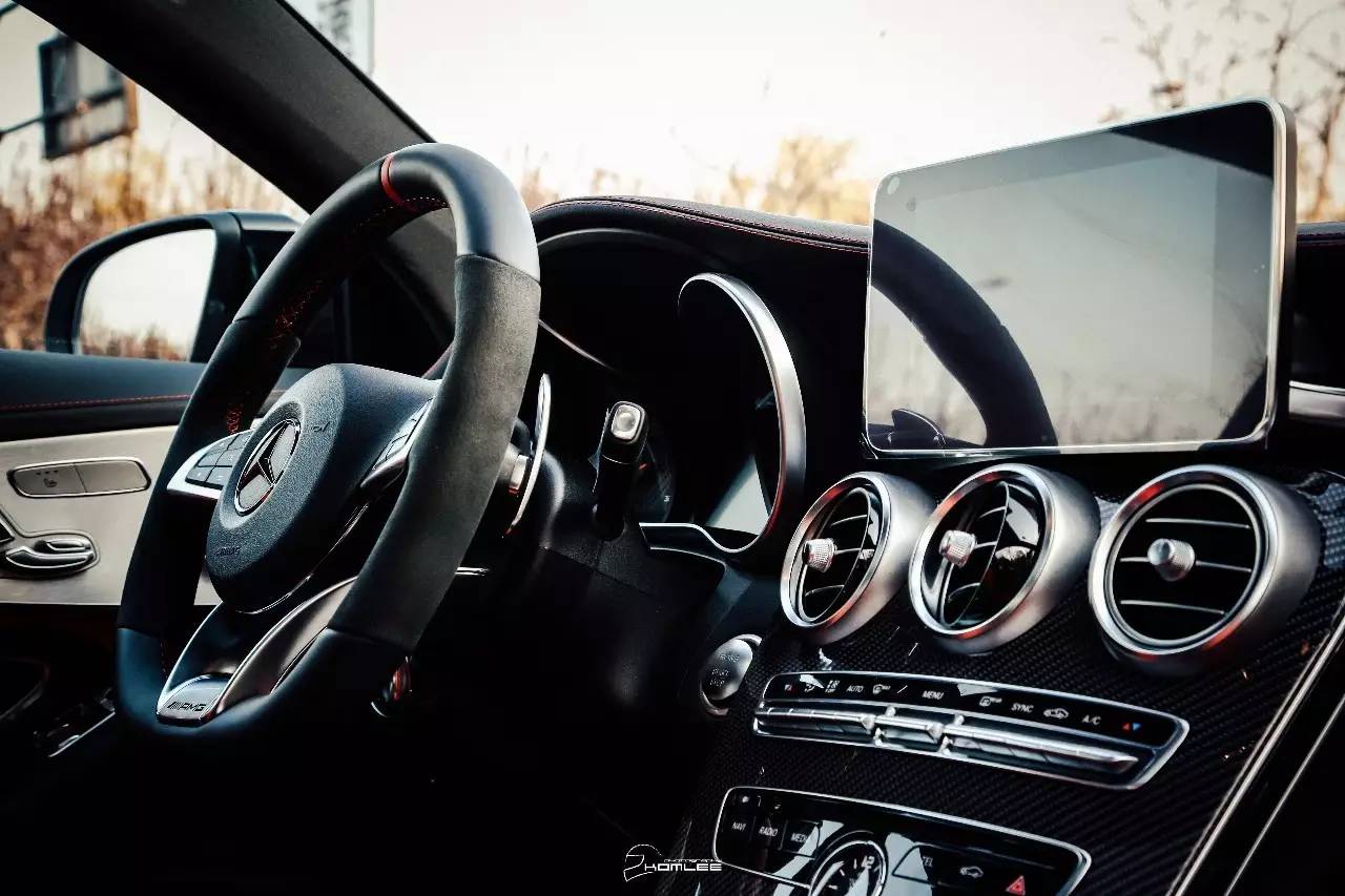 什么年代了，还玩V8T？丨小聚