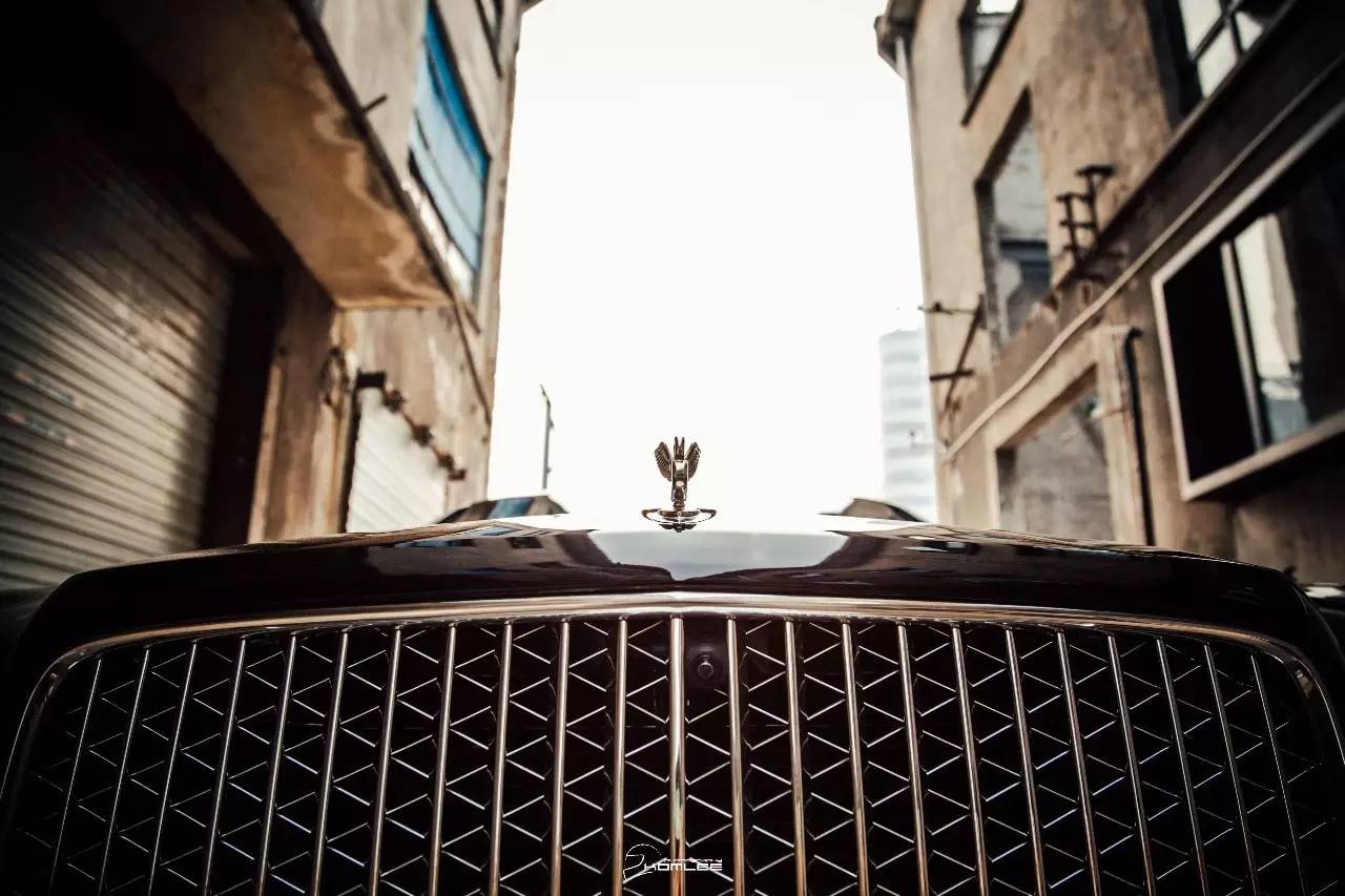 什么年代了，还玩V8T？丨小聚